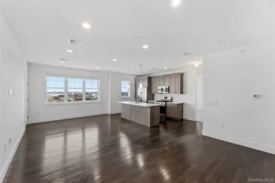 237 Marina Pointe Drive #237, East Rockaway, NY 11518 - Photo 4