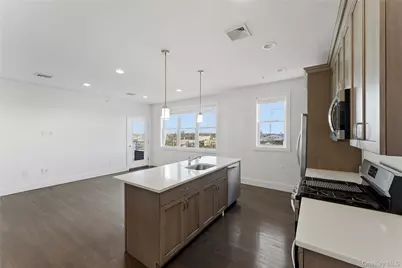 237 Marina Pointe Drive #237, East Rockaway, NY 11518 - Photo 6