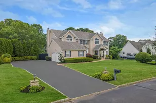 9 Homecoming Pl, East Setauket, NY 11733 - Photo 2