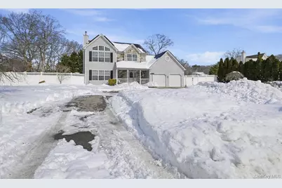 7 Harwood Way, Coram, NY 11727 - Photo 4