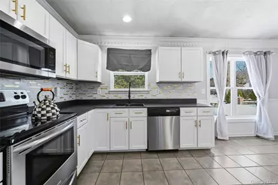 7 Harwood Way, Coram, NY 11727 - Photo 8