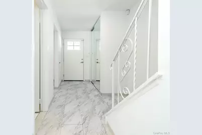 78 Santa Barbara Drive, Plainview, NY 11803 - Photo 6