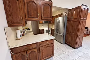 660 Hewlett St, Franklin Square, NY 11010 - Photo 10