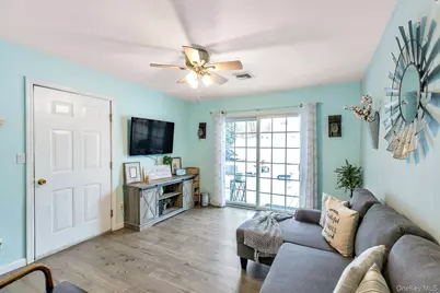 1295 Wilson Place, West Islip, NY 11795 - Photo 16