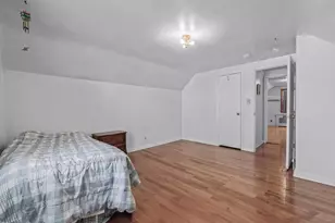 38 Leslie Ln, New Hyde Park, NY 11040 - Photo 12