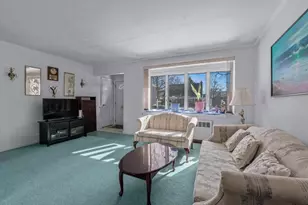 38 Leslie Ln, New Hyde Park, NY 11040 - Photo 4