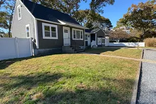 8 Paul Dr, Mastic, NY 11950 - Photo 2