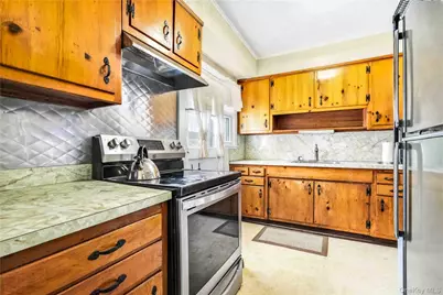 1097 Carll Drive, Bay Shore, NY 11706 - Photo 14