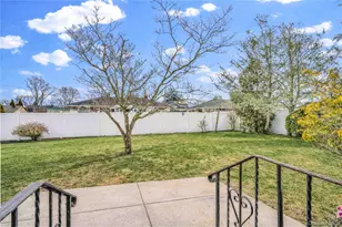 1097 Carll Dr, Bay Shore, NY 11706 - Photo 18