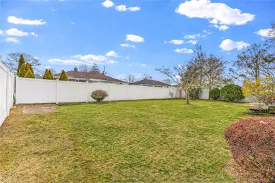 1097 Carll Drive, Bay Shore, NY 11706 - Photo 20