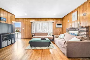 1097 Carll Dr, Bay Shore, NY 11706 - Photo 4