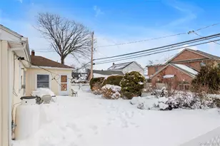 48 Lawrence St, New Hyde Park, NY 11040 - Photo 18