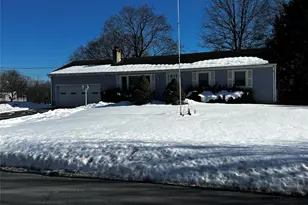 24 Lorraine Blvd, Poughkeepsie, NY 12603 - Photo 2