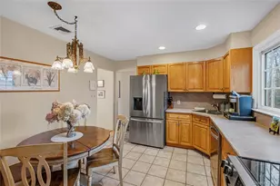 35 High Hills Ln, Huntington Station, NY 11746 - Photo 14