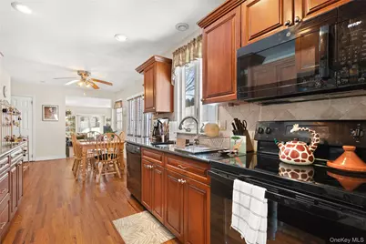 24 King Avenue, Melville, NY 11747 - Photo 18