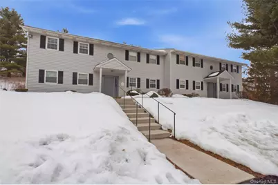 8 Ivy Court #B, Fishkill, NY 12524 - Photo 2