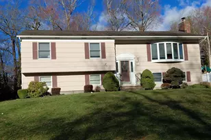 557 Babbling Brook Ln, Valley Cottage, NY 10989 - Photo 2