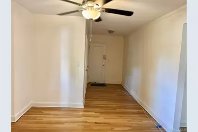 3 Roslyn Heights Streets #1 G, Roslyn Heights, NY 11577 - Photo 2