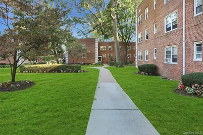 3 Edwards Street #1 G, Roslyn Heights, NY 11577 - Photo 16