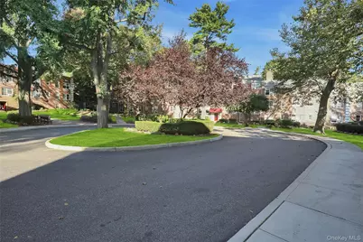 3 Edwards Street #1 G, Roslyn Heights, NY 11577 - Photo 14