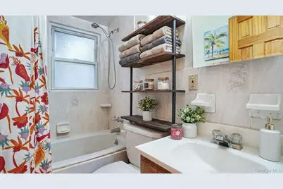 100 Elizabeth Street, Floral Park, NY 11001 - Photo 10
