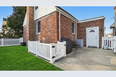 100 Elizabeth Street, Floral Park, NY 11001 - Photo 22