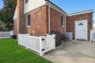 100 Elizabeth St, Floral Park, NY 11001 - Photo 22