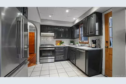 100 Elizabeth Street, Floral Park, NY 11001 - Photo 6