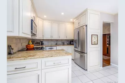 16 Wright Road, Rockville Centre, NY 11570 - Photo 6