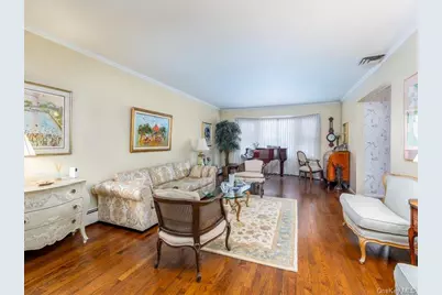 16 Wright Road, Rockville Centre, NY 11570 - Photo 4