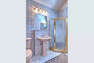 16 Hempstead Street, Holtsville, NY 11742 - Photo 20