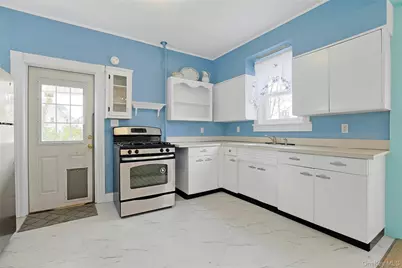 9 Clinton Place, Suffern, NY 10901 - Photo 14