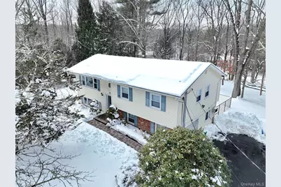 9 Mary Beth Drive, Airmont, NY 10901 - Photo 2