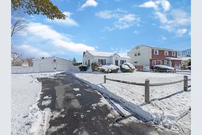 442 Oakwood Road, Huntington Station, NY 11746 - Photo 2