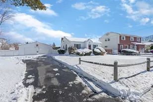 442 Oakwood Rd, Huntington Station, NY 11746 - Photo 2