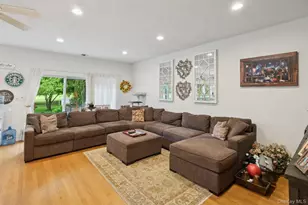 186 Windwatch Dr, Hauppauge, NY 11788 - Photo 10