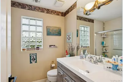 186 Windwatch Drive, Hauppauge, NY 11788 - Photo 20