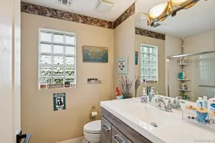 186 Windwatch Dr, Hauppauge, NY 11788 - Photo 20