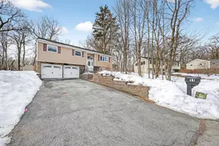 11 Darlene Dr, Poughkeepsie, NY 12601 - Photo 2