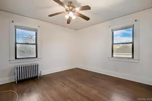 29 Oak Ave, Hempstead, NY 11550 - Photo 8