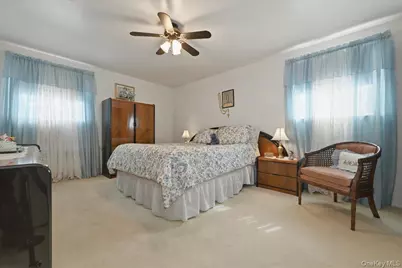 366 Clearmeadow Drive, East Meadow, NY 11554 - Photo 18