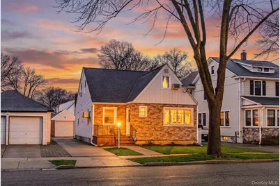 38 Hawthorne Avenue, Floral Park, NY 11001 - Photo 2