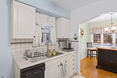 38 Hawthorne Avenue, Floral Park, NY 11001 - Photo 10