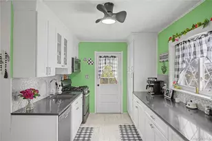 9 Amherst Rd, West Sayville, NY 11796 - Photo 4