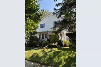 18 Derby Court, Malverne, NY 11565 - Photo 1