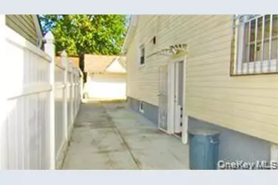 10411 200th Street, Saint Albans, NY 11412 - Photo 16