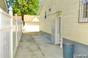 104-11 200th St, Saint Albans, NY 11412 - Photo 16