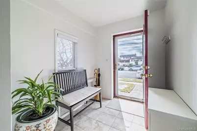 36 W Windsor Parkway, Oceanside, NY 11572 - Photo 4