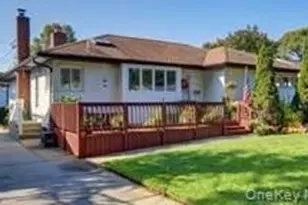 486 Poplar Ln, East Meadow, NY 11554 - Photo 2