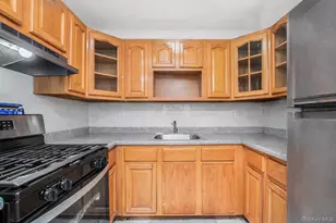 819 E 223rd St, Bronx, NY 10466 - Photo 6